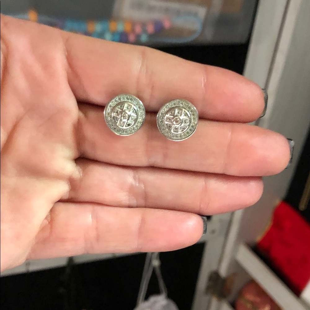 Silver tone Stud Earrings - Picture 4 of 7